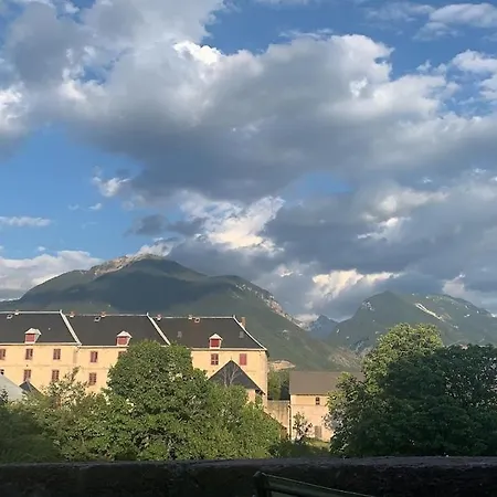 Pavillon Du Garde De La Porte D'embrun Vakantiehuis Aramon